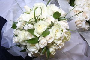 white-roses-bouquet-1233585-m