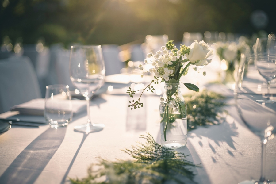 Jakie są kluczowe elementy, aby zaplanować wesele, które na długo pozostanie w pamięci?